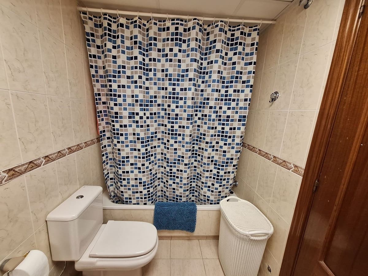 4 soverom Hus til salgs i Marbella med svømmebasseng garasje - € 673 000 (Ref: 9976247)