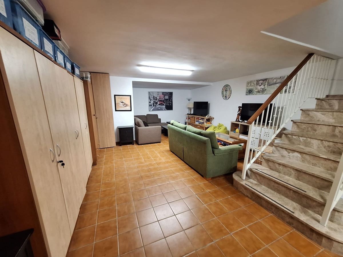 4 soverom Hus til salgs i Marbella med svømmebasseng garasje - € 673 000 (Ref: 9976247)