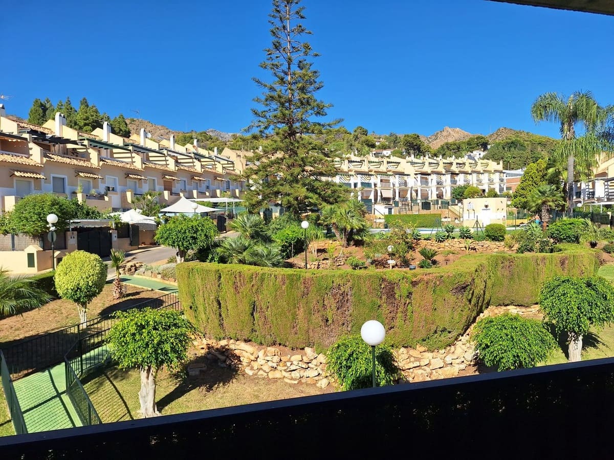 4 soverom Hus til salgs i Marbella med svømmebasseng garasje - € 673 000 (Ref: 9976247)