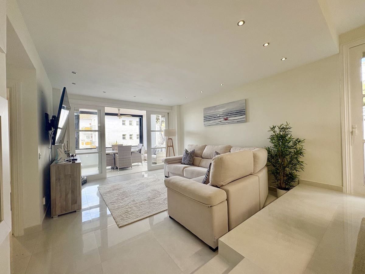 2 soverom Leilighet til salgs i Elviria med svømmebasseng - € 650 000 (Ref: 9976249)