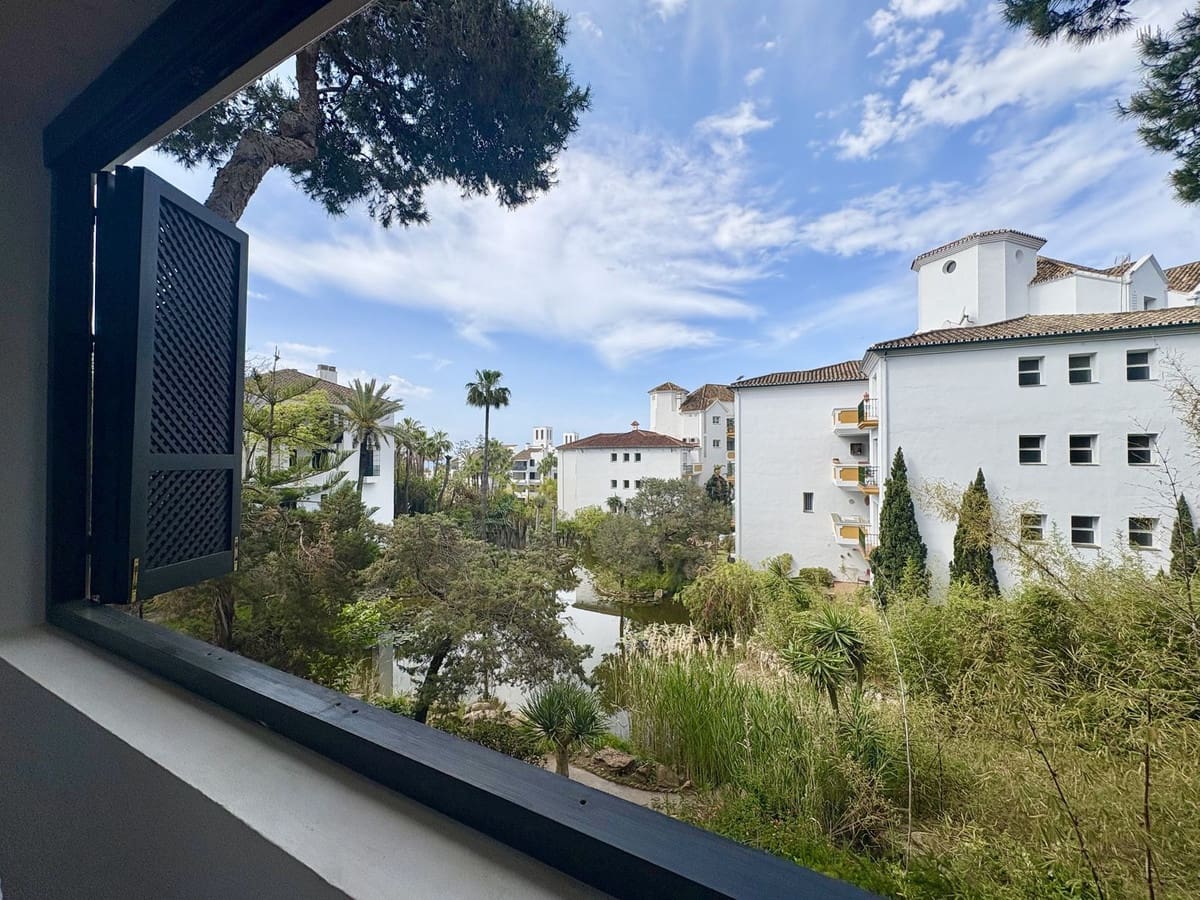 2 soverom Leilighet til salgs i Elviria med svømmebasseng - € 650 000 (Ref: 9976249)