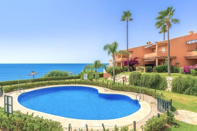 3 makuuhuone Omakotitalo myytävänä paikassa Estepona mukana uima-altaan - 675 000 € (Ref: 9976252)