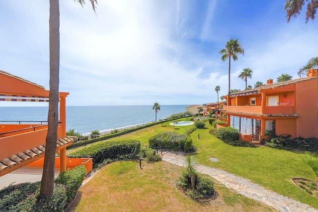 3 makuuhuone Omakotitalo myytävänä paikassa Estepona mukana uima-altaan - 675 000 € (Ref: 9976252)