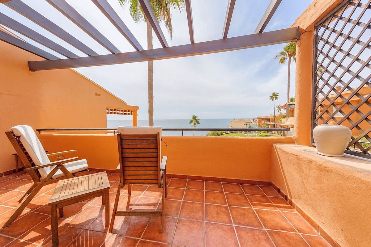 3 makuuhuone Omakotitalo myytävänä paikassa Estepona mukana uima-altaan - 675 000 € (Ref: 9976252)