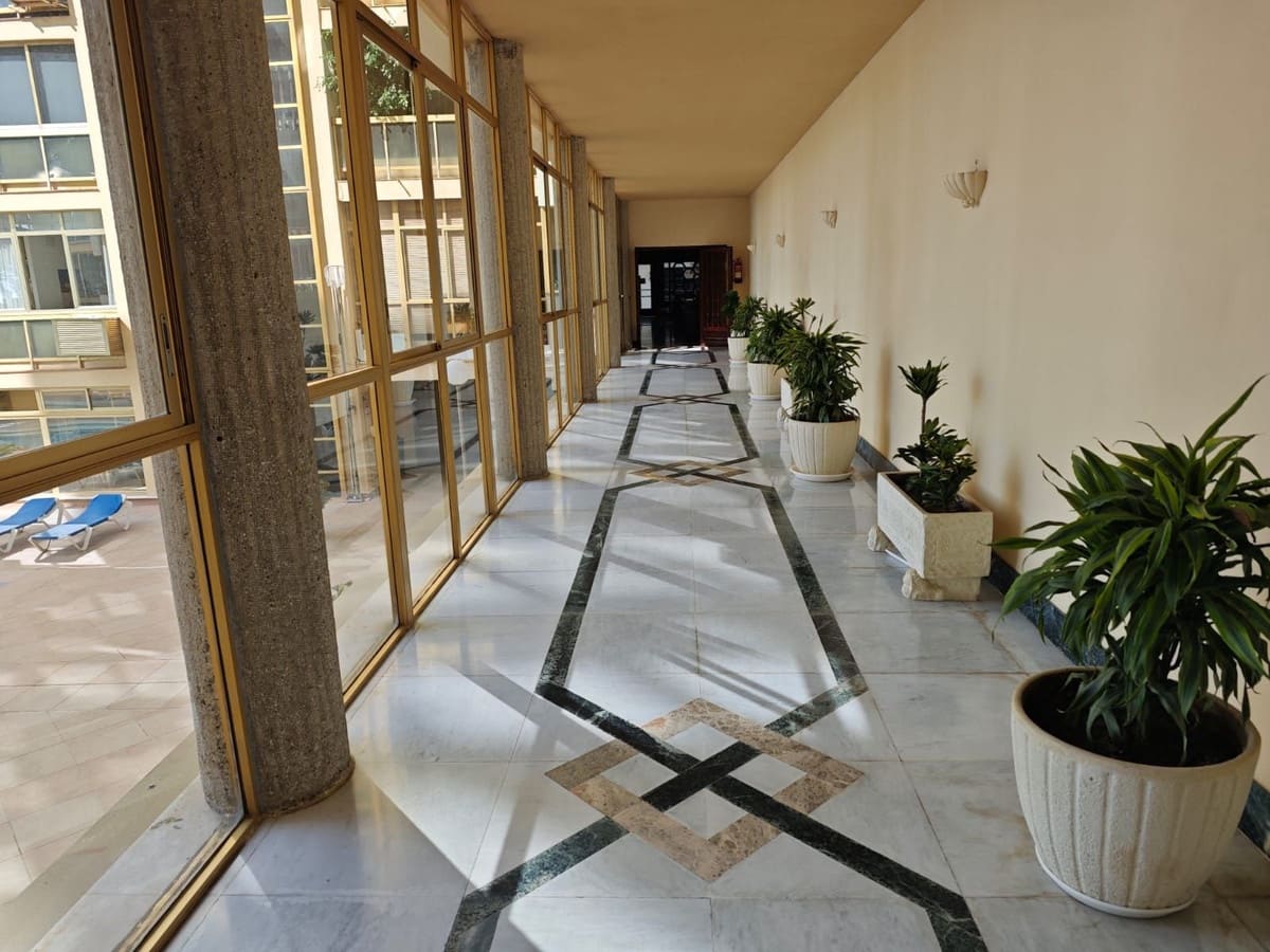 2 bedroom Apartment for sale in Marbella with pool garage - € 690,000 (Ref: 9976256)