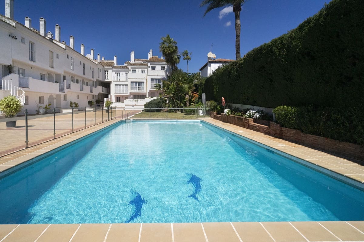 2 soveværelse Byhus til salg i Puerto Banus med swimmingpool garage - € 650.000 (Ref: 9976261)
