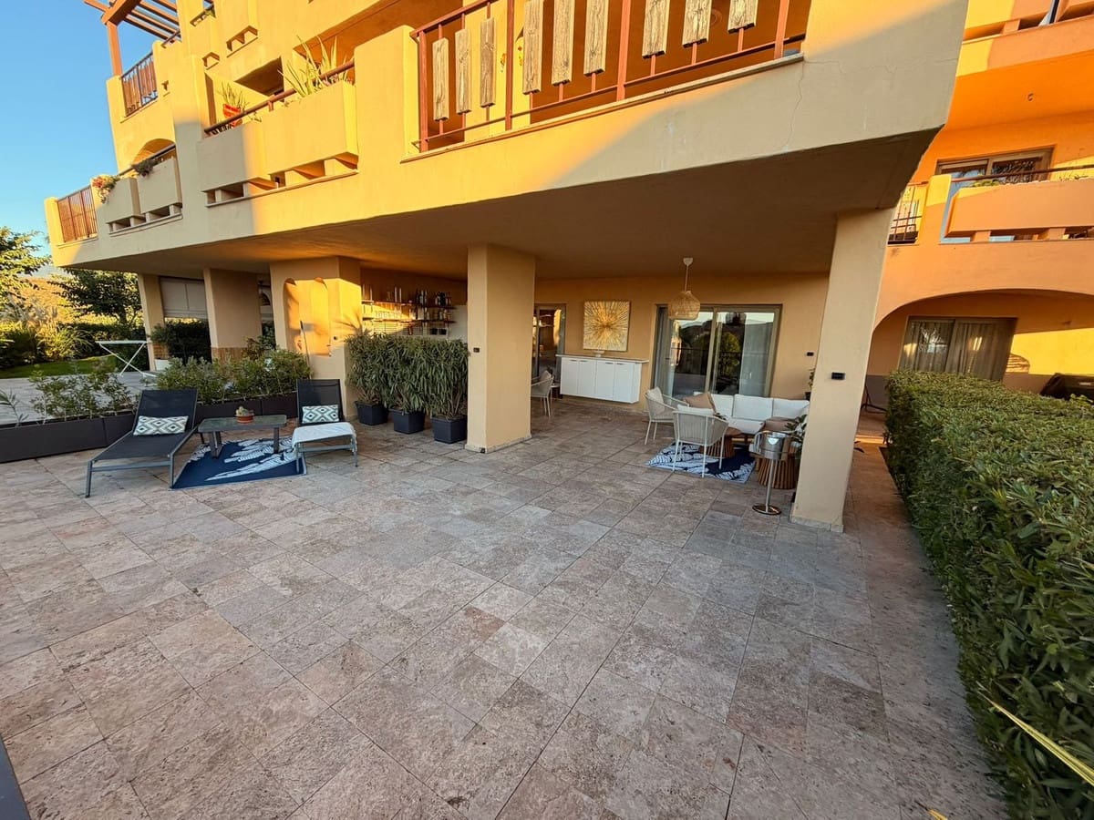 2 bedroom Apartment for sale in Benahavis with pool - € 650,000 (Ref: 9976265)