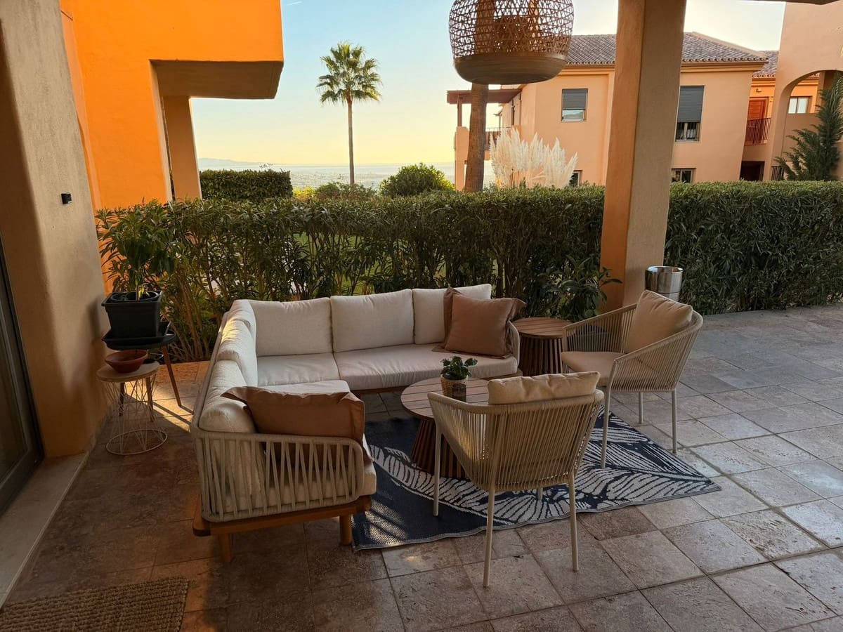 2 bedroom Apartment for sale in Benahavis with pool - € 650,000 (Ref: 9976265)
