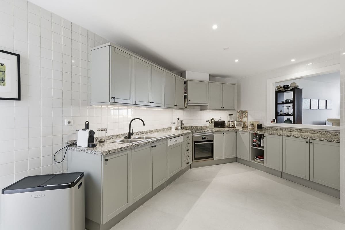 3 quarto Apartamento para venda em Nueva Andalucia com piscina - 695 000 € (Ref: 9976266)