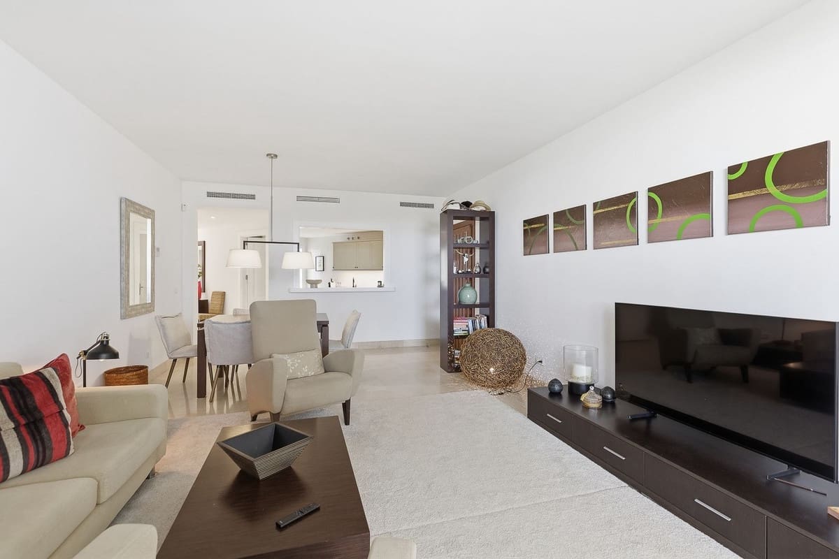 3 quarto Apartamento para venda em Nueva Andalucia com piscina - 695 000 € (Ref: 9976266)