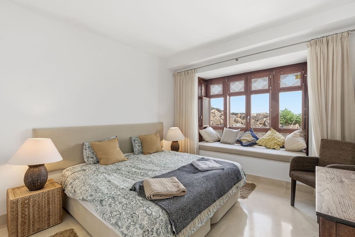 3 quarto Apartamento para venda em Nueva Andalucia com piscina - 695 000 € (Ref: 9976266)