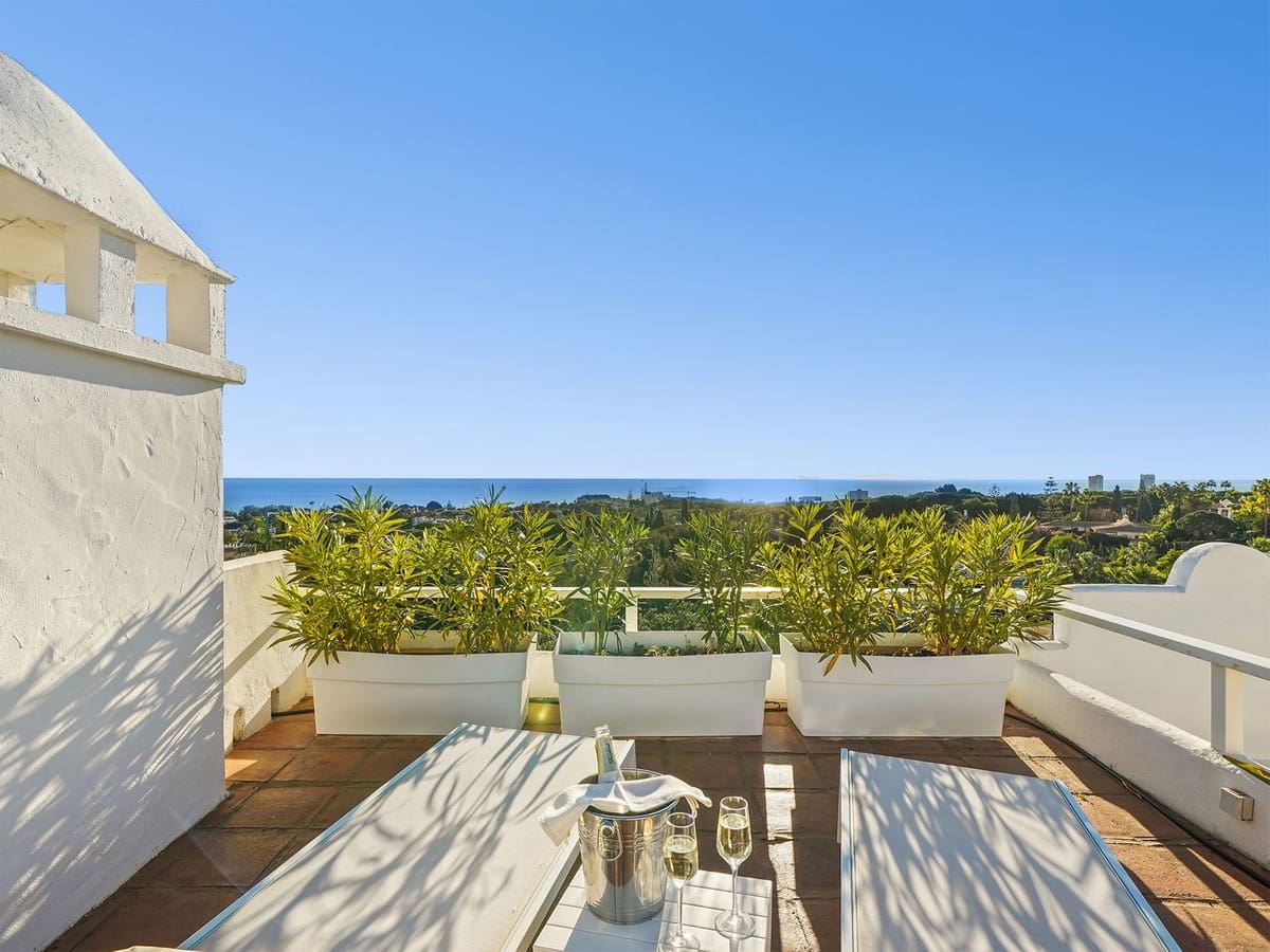 2 bedroom Apartment for sale in La Reserva with pool - € 668,900 (Ref: 9976268)