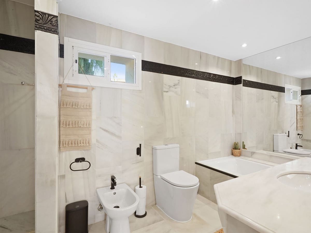 2 bedroom Apartment for sale in La Reserva with pool - € 668,900 (Ref: 9976268)