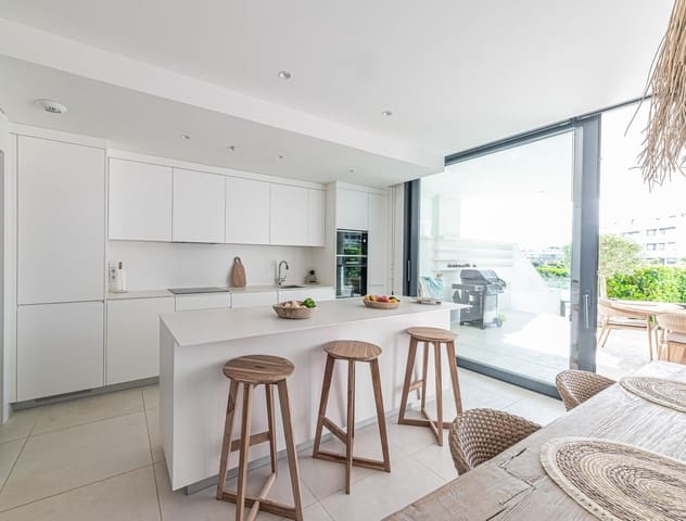 Apartamento de 2 habitaciones en Benalmádena en venta con piscina garaje - 730.000 € (Ref: 9976270)