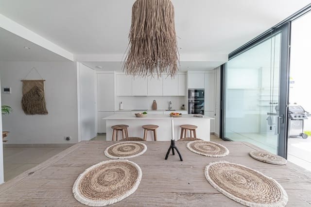 Apartamento de 2 habitaciones en Benalmádena en venta con piscina garaje - 730.000 € (Ref: 9976270)