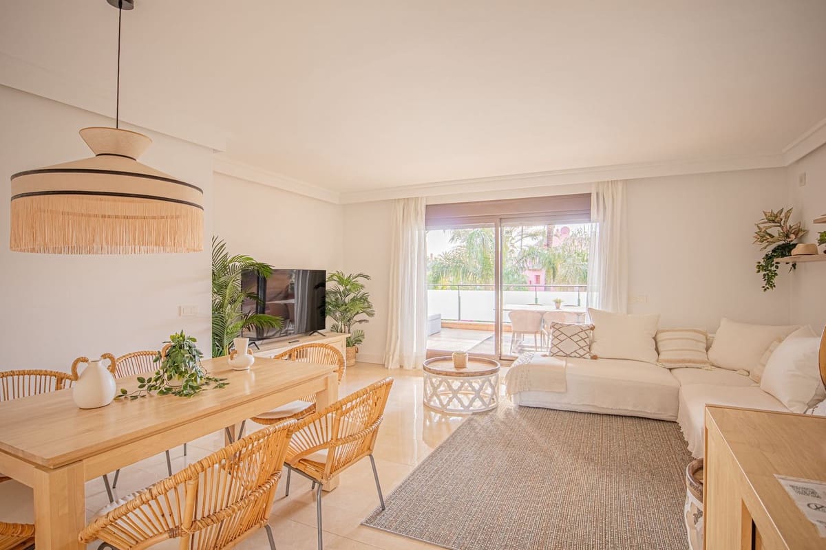 3 Zimmer Apartment zu verkaufen in Estepona mit Pool - 730.000 € (Ref: 9976272)