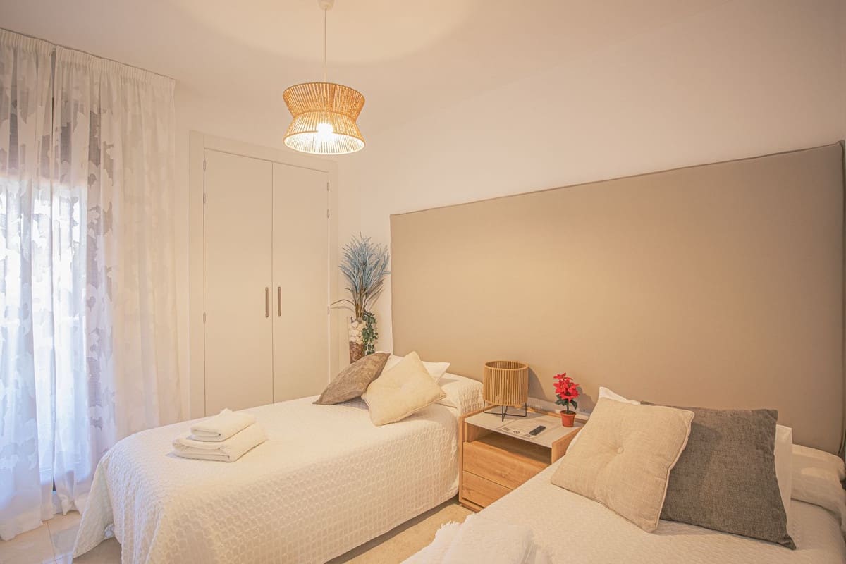 3 Zimmer Apartment zu verkaufen in Estepona mit Pool - 730.000 € (Ref: 9976272)