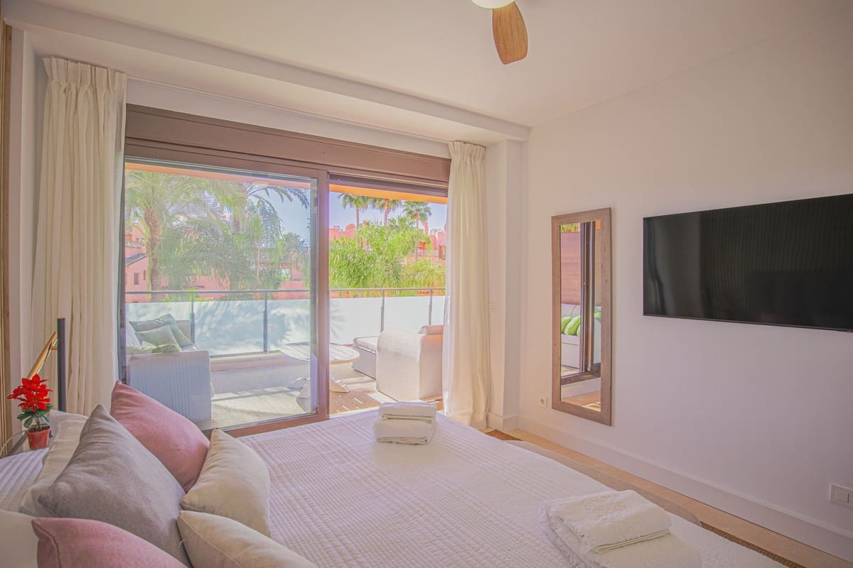 3 Zimmer Apartment zu verkaufen in Estepona mit Pool - 730.000 € (Ref: 9976272)