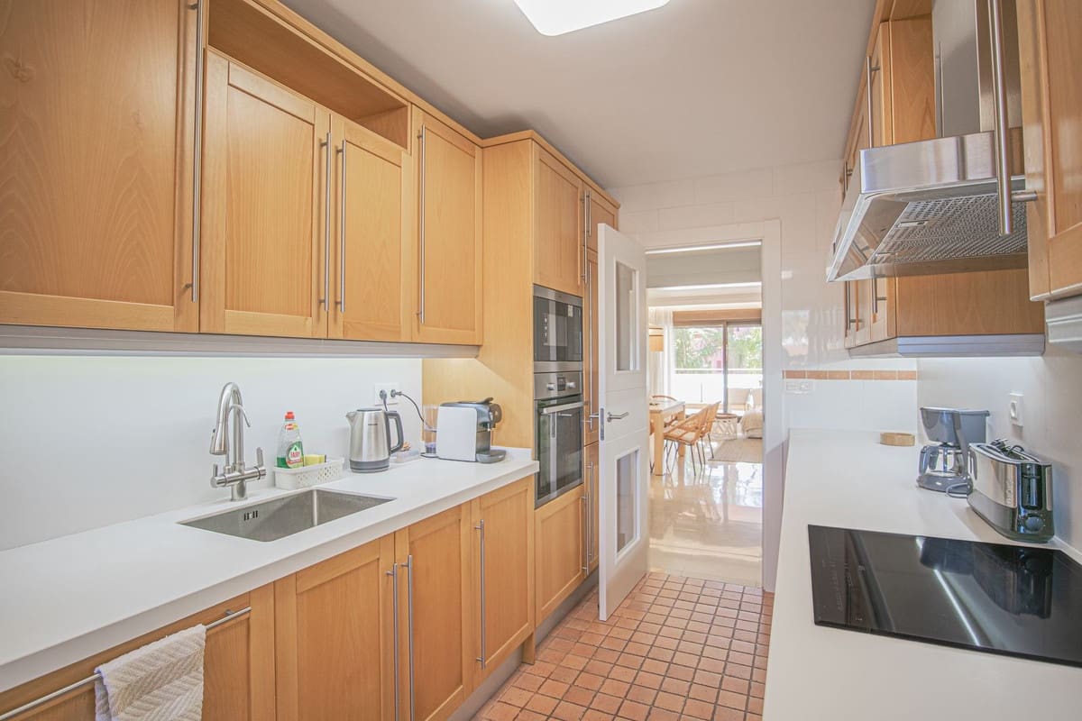 3 Zimmer Apartment zu verkaufen in Estepona mit Pool - 730.000 € (Ref: 9976272)
