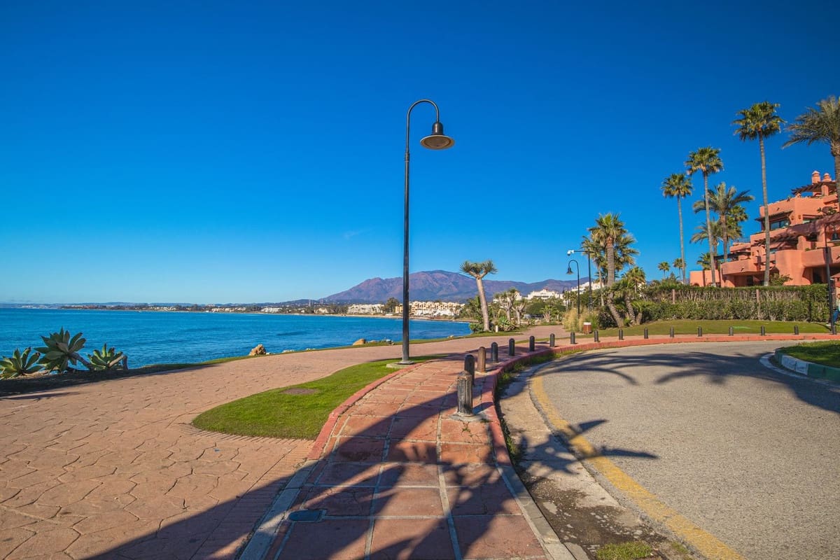 3 Zimmer Apartment zu verkaufen in Estepona mit Pool - 730.000 € (Ref: 9976272)