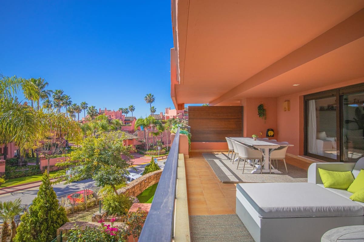 3 Zimmer Apartment zu verkaufen in Estepona mit Pool - 730.000 € (Ref: 9976272)