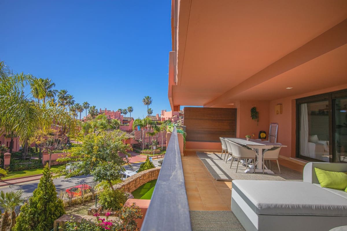 3 Zimmer Apartment zu verkaufen in Estepona mit Pool - 730.000 € (Ref: 9976272)