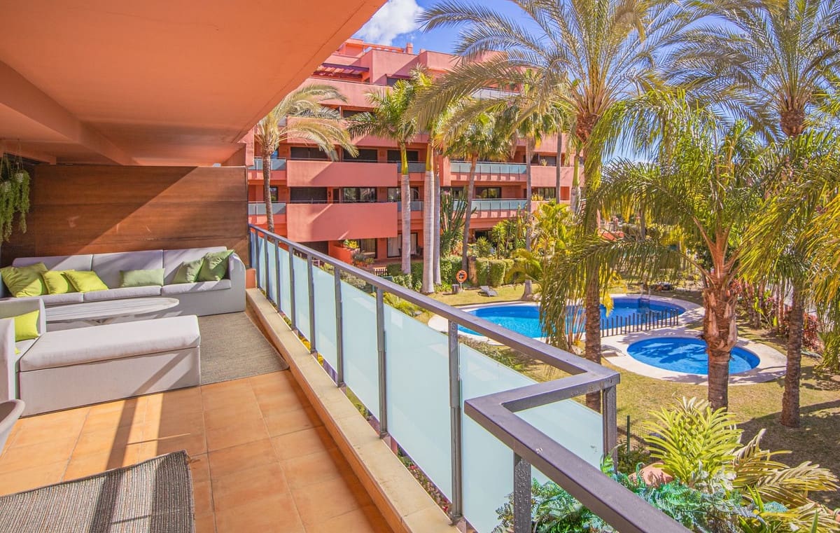 3 Zimmer Apartment zu verkaufen in Estepona mit Pool - 730.000 € (Ref: 9976272)