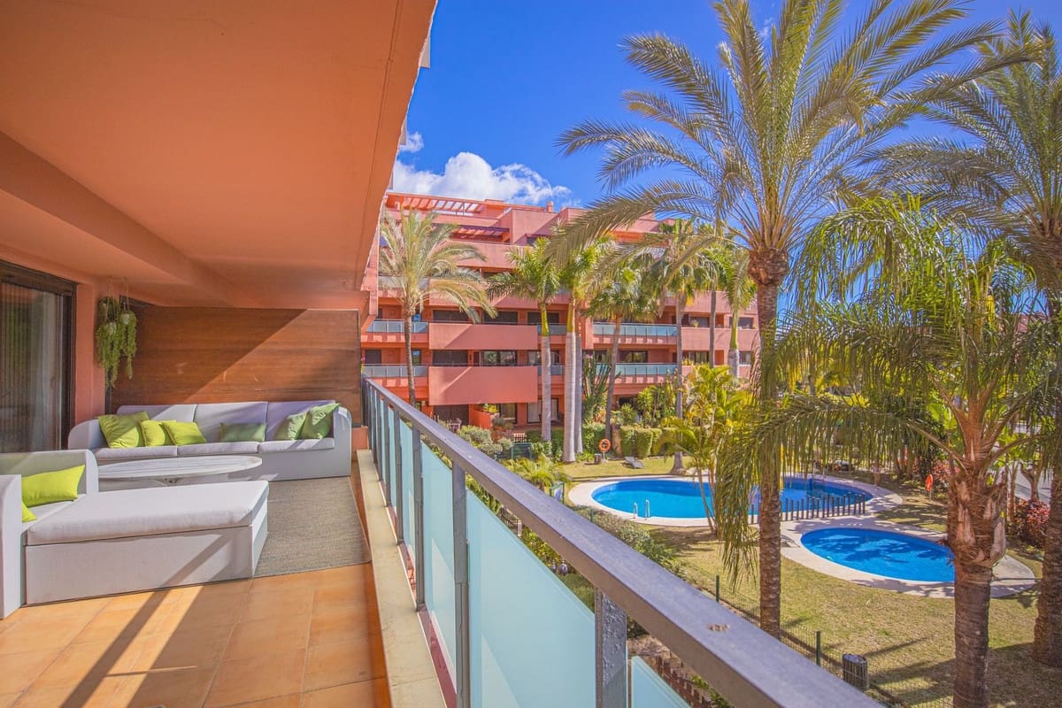 3 Zimmer Apartment zu verkaufen in Estepona mit Pool - 730.000 € (Ref: 9976272)