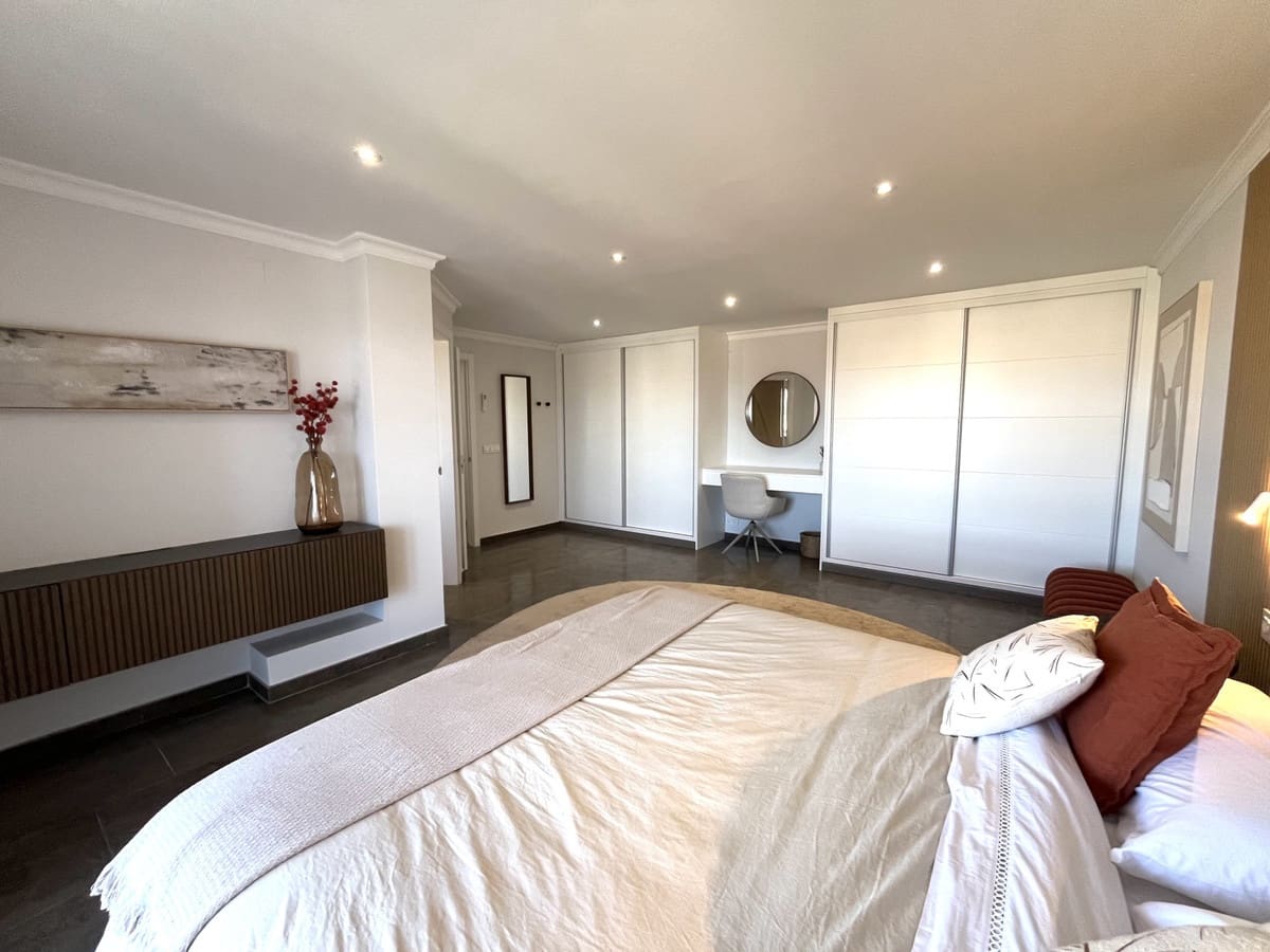 4 makuuhuone Huoneisto myytävänä paikassa Fuengirola mukana uima-altaan - 690 000 € (Ref: 9976276)