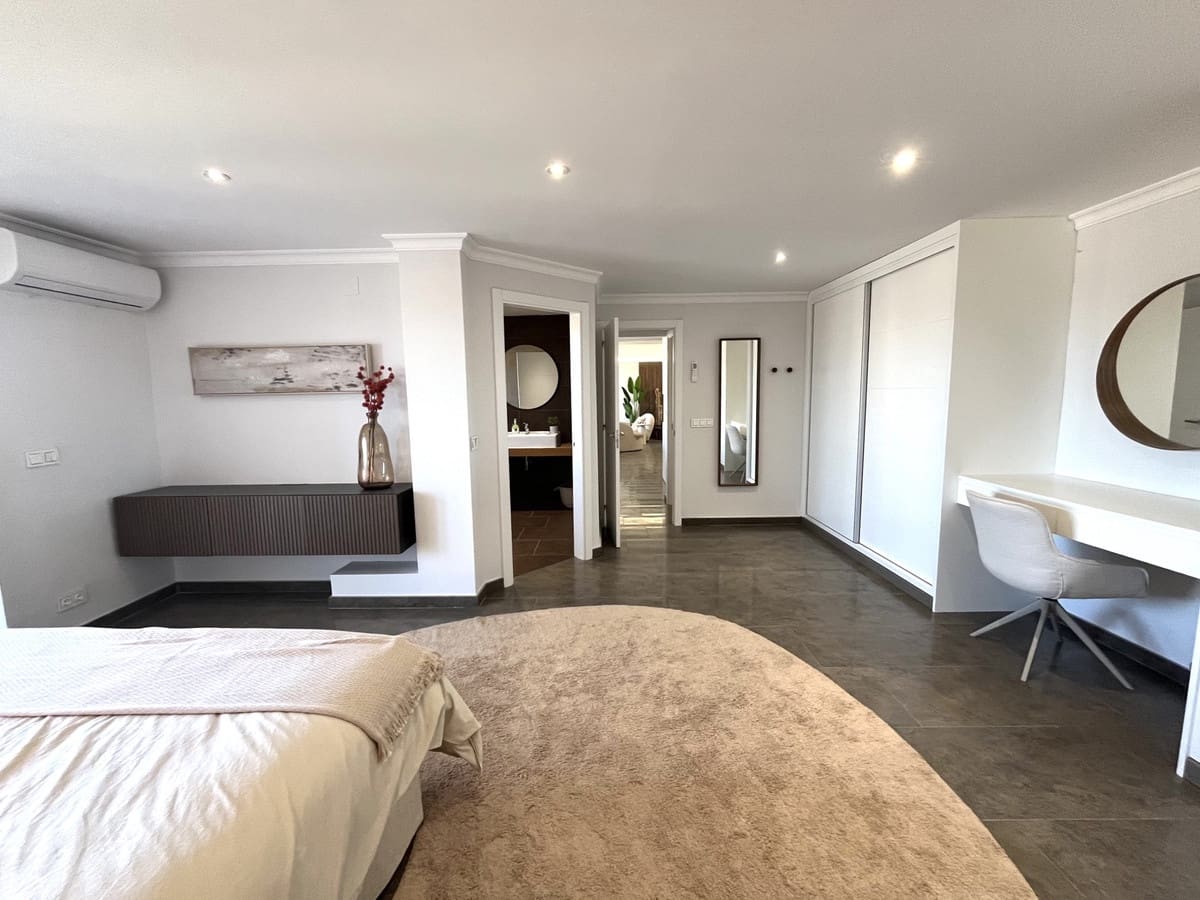 4 makuuhuone Huoneisto myytävänä paikassa Fuengirola mukana uima-altaan - 690 000 € (Ref: 9976276)