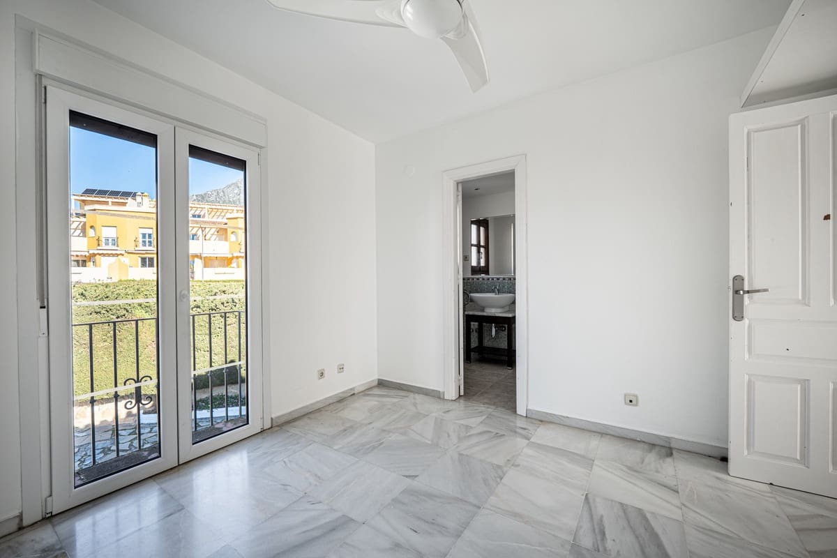 3 soverom Villa til salgs i Golden Mile med svømmebasseng - € 730 000 (Ref: 9976277)