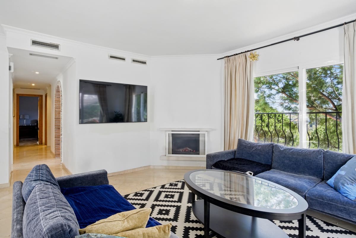 Apartamento de 4 habitaciones en Nueva Andalucia en venta con piscina - 670.000 € (Ref: 9976278)