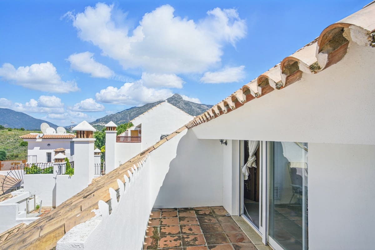 Apartamento de 4 habitaciones en Nueva Andalucia en venta con piscina - 670.000 € (Ref: 9976278)