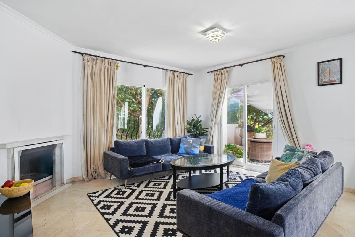 Apartamento de 4 habitaciones en Nueva Andalucia en venta con piscina - 670.000 € (Ref: 9976278)