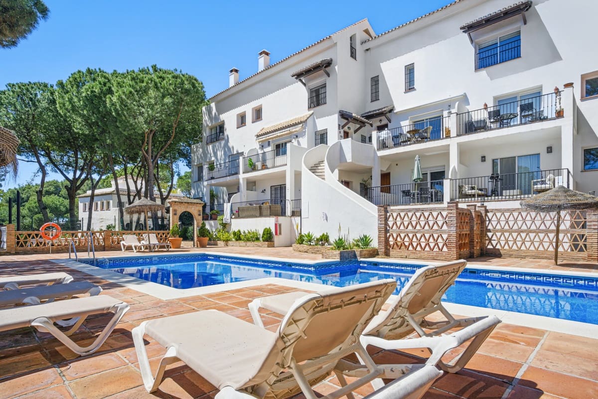 Apartamento de 4 habitaciones en Nueva Andalucia en venta con piscina - 670.000 € (Ref: 9976278)