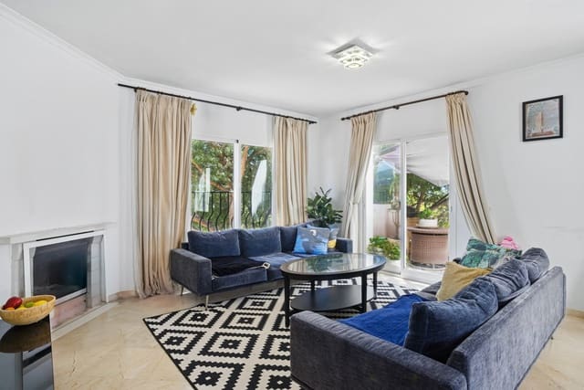 Apartamento de 4 habitaciones en Nueva Andalucia, Marbella en venta con piscina - 670.000 € (Ref: 9976278)