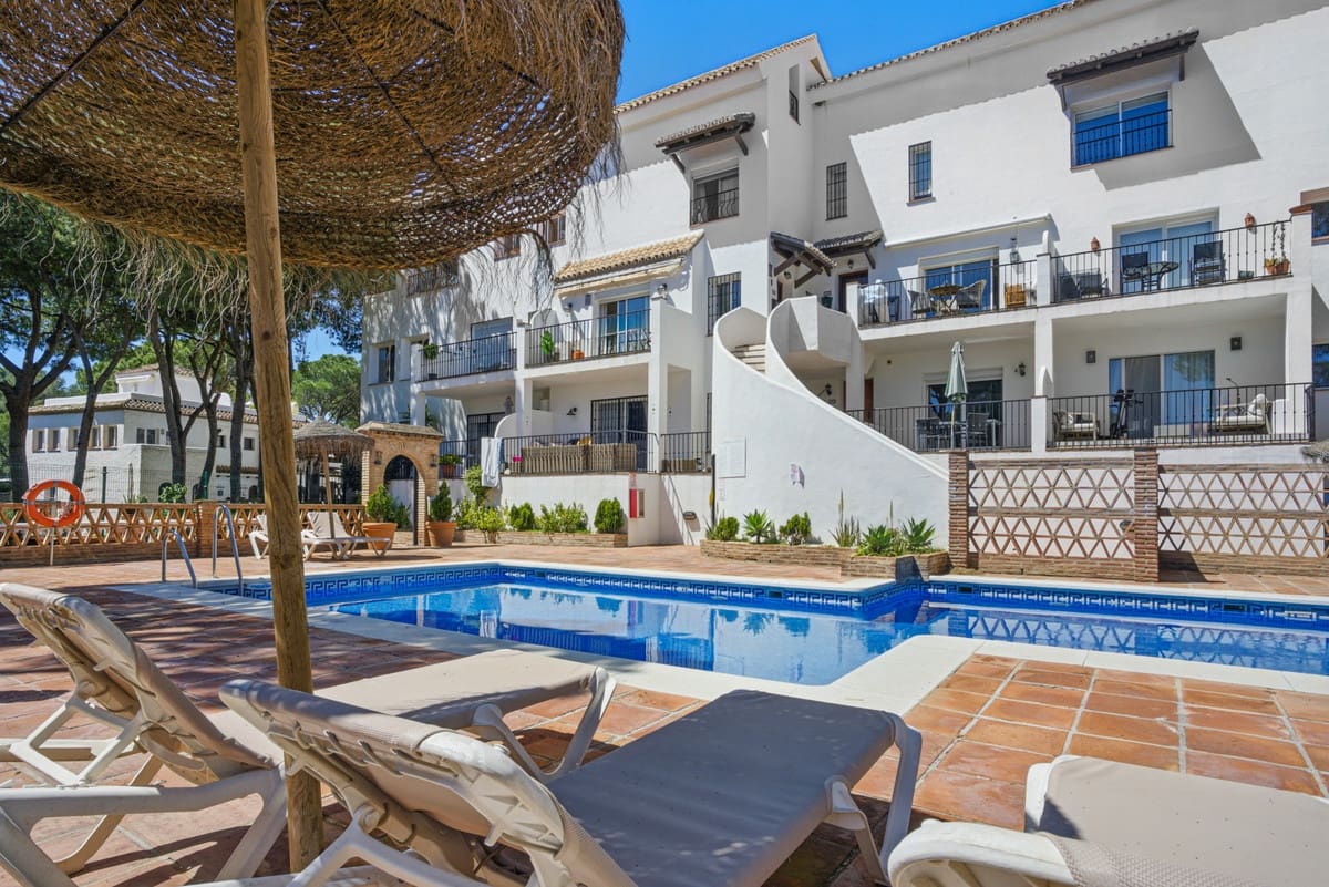 Apartamento de 4 habitaciones en Nueva Andalucia en venta con piscina - 670.000 € (Ref: 9976278)