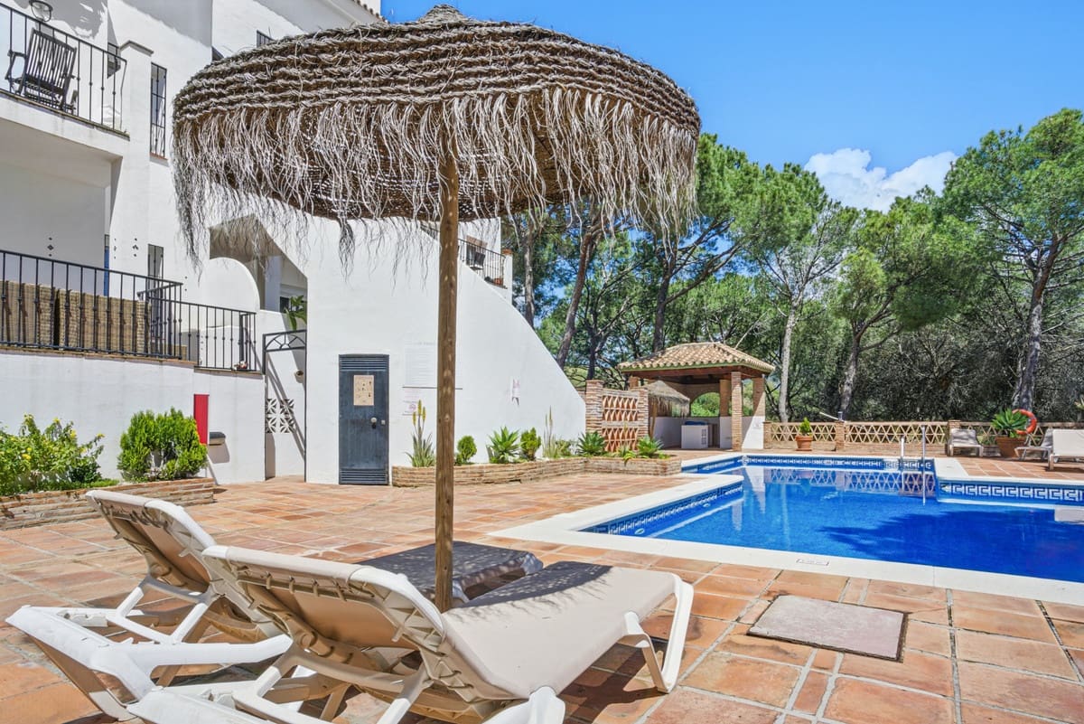 Apartamento de 4 habitaciones en Nueva Andalucia en venta con piscina - 670.000 € (Ref: 9976278)