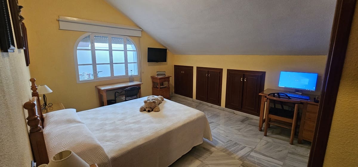 5 Zimmer Apartment zu verkaufen in Fuengirola mit Pool - 742.000 € (Ref: 9976280)