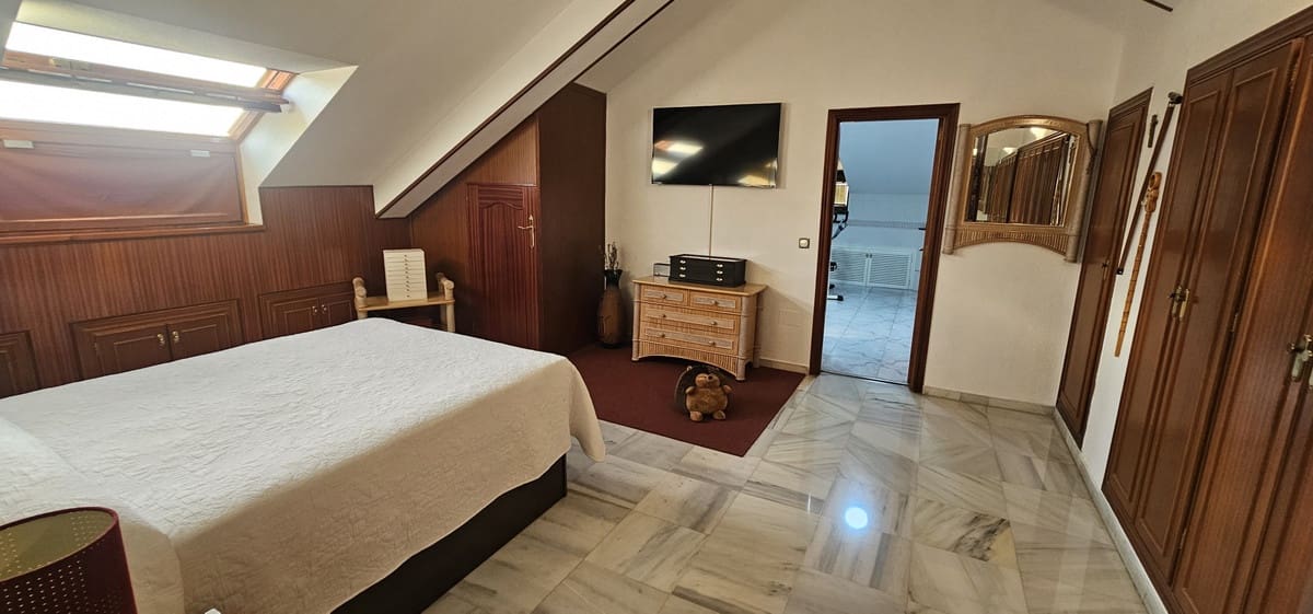 5 Zimmer Apartment zu verkaufen in Fuengirola mit Pool - 742.000 € (Ref: 9976280)
