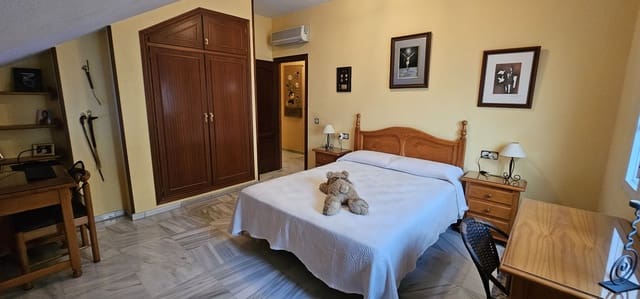 5 Zimmer Apartment zu verkaufen in Fuengirola mit Pool - 745.000 € (Ref: 9976280)