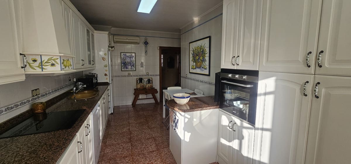 5 Zimmer Apartment zu verkaufen in Fuengirola mit Pool - 742.000 € (Ref: 9976280)