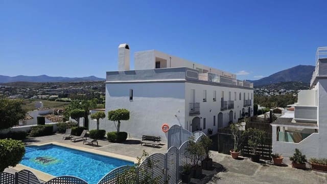 3 soverom Hus til salgs i Atalaya-Isdabe, Estepona med svømmebasseng garasje - € 655 000 (Ref: 9976281)