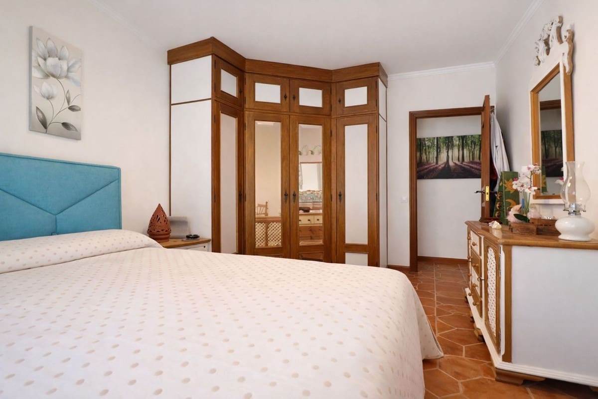 3 slaapkamer Appartement te koop in Estepona met garage - € 699.000 (Ref: 9976283)