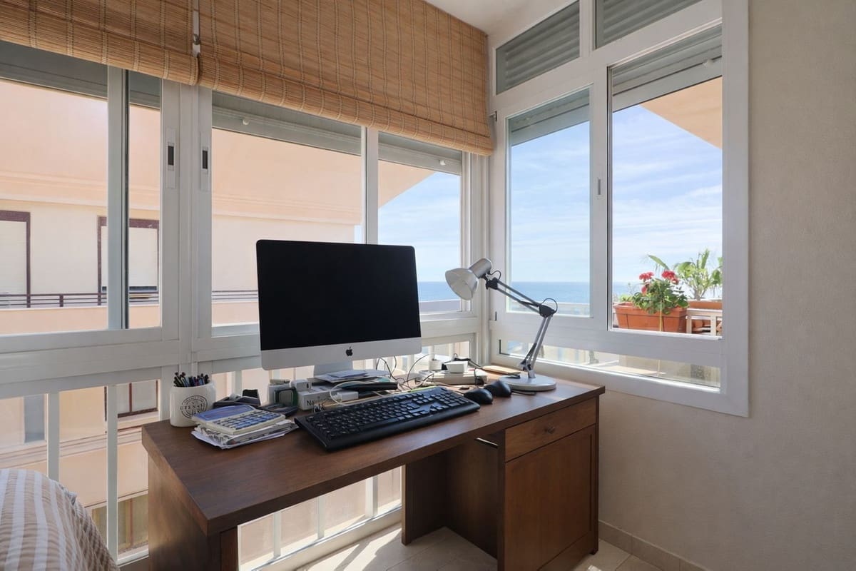 3 slaapkamer Appartement te koop in Estepona met garage - € 699.000 (Ref: 9976283)