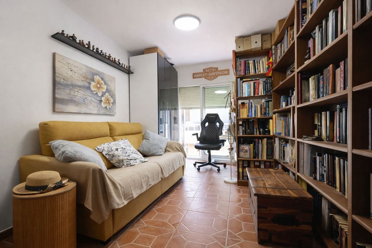 3 slaapkamer Appartement te koop in Estepona met garage - € 699.000 (Ref: 9976283)