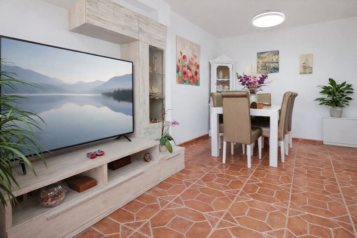 3 slaapkamer Appartement te koop in Estepona met garage - € 699.000 (Ref: 9976283)