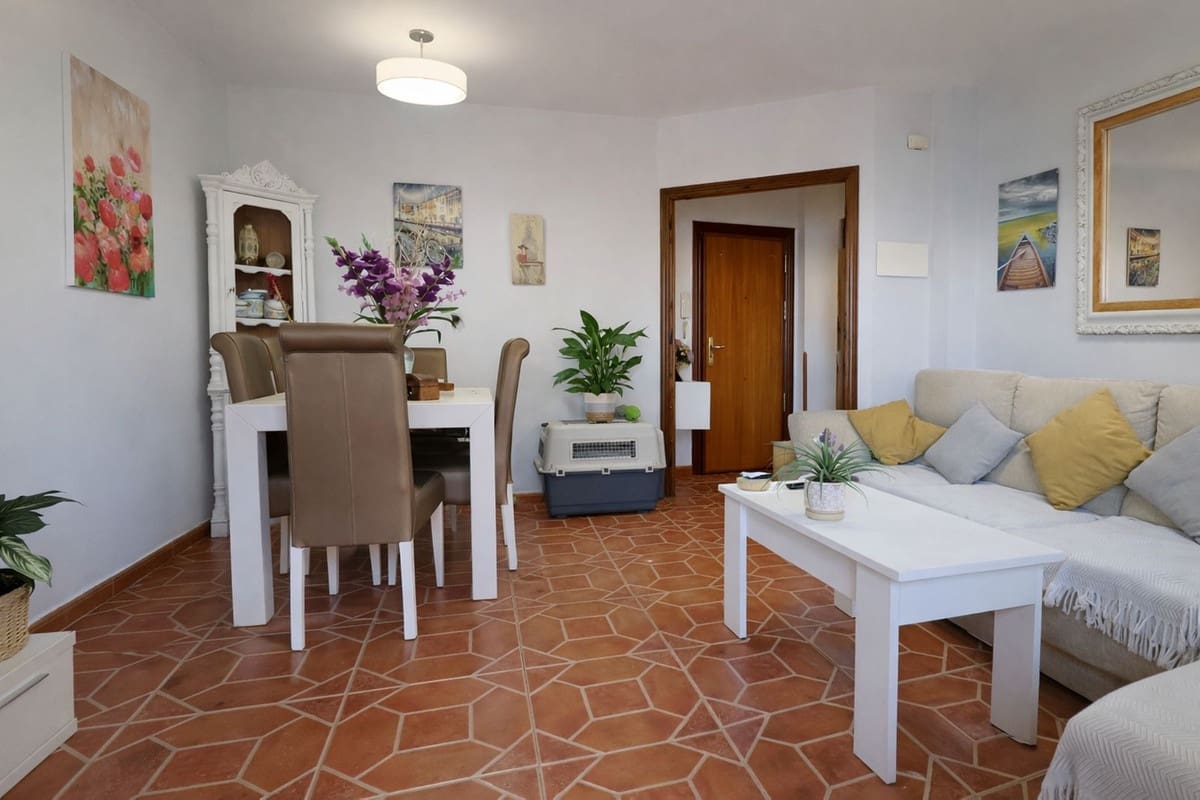 3 slaapkamer Appartement te koop in Estepona met garage - € 699.000 (Ref: 9976283)