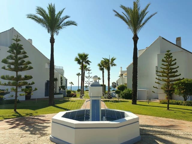 2 soverom Kjedet enebolig til salgs i Bahia de Casares, Casares med svømmebasseng - € 730 000 (Ref: 9976284)