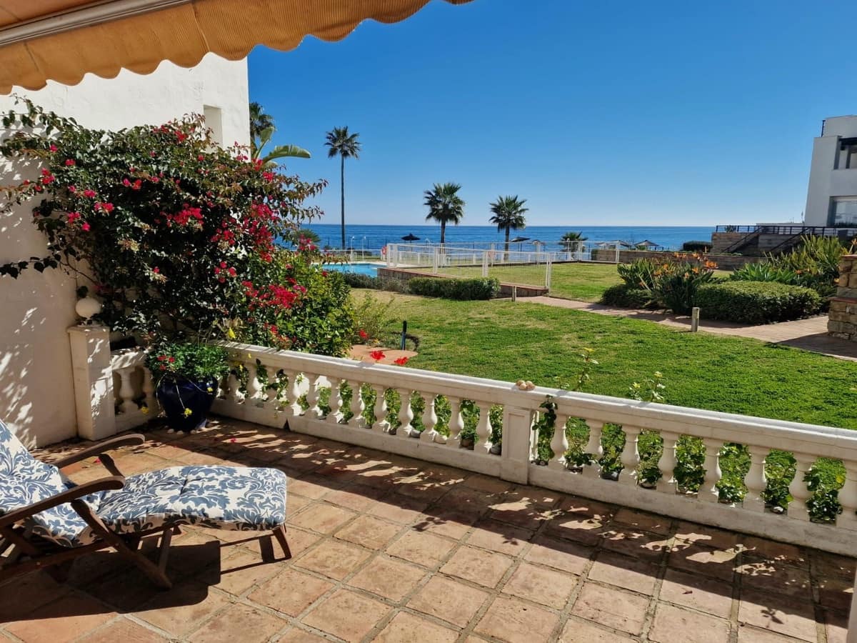 2 soveværelse Semi-Rækkehus til salg i Bahia de Casares med swimmingpool - € 730.000 (Ref: 9976284)